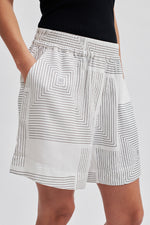 Tiarra Graphic Short - Vaporous White